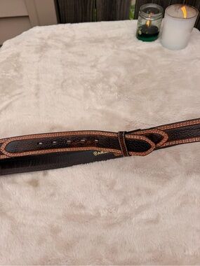Ariat Dark Brown Leather Belt with Tan Trim Size 42 needs a belt buckle